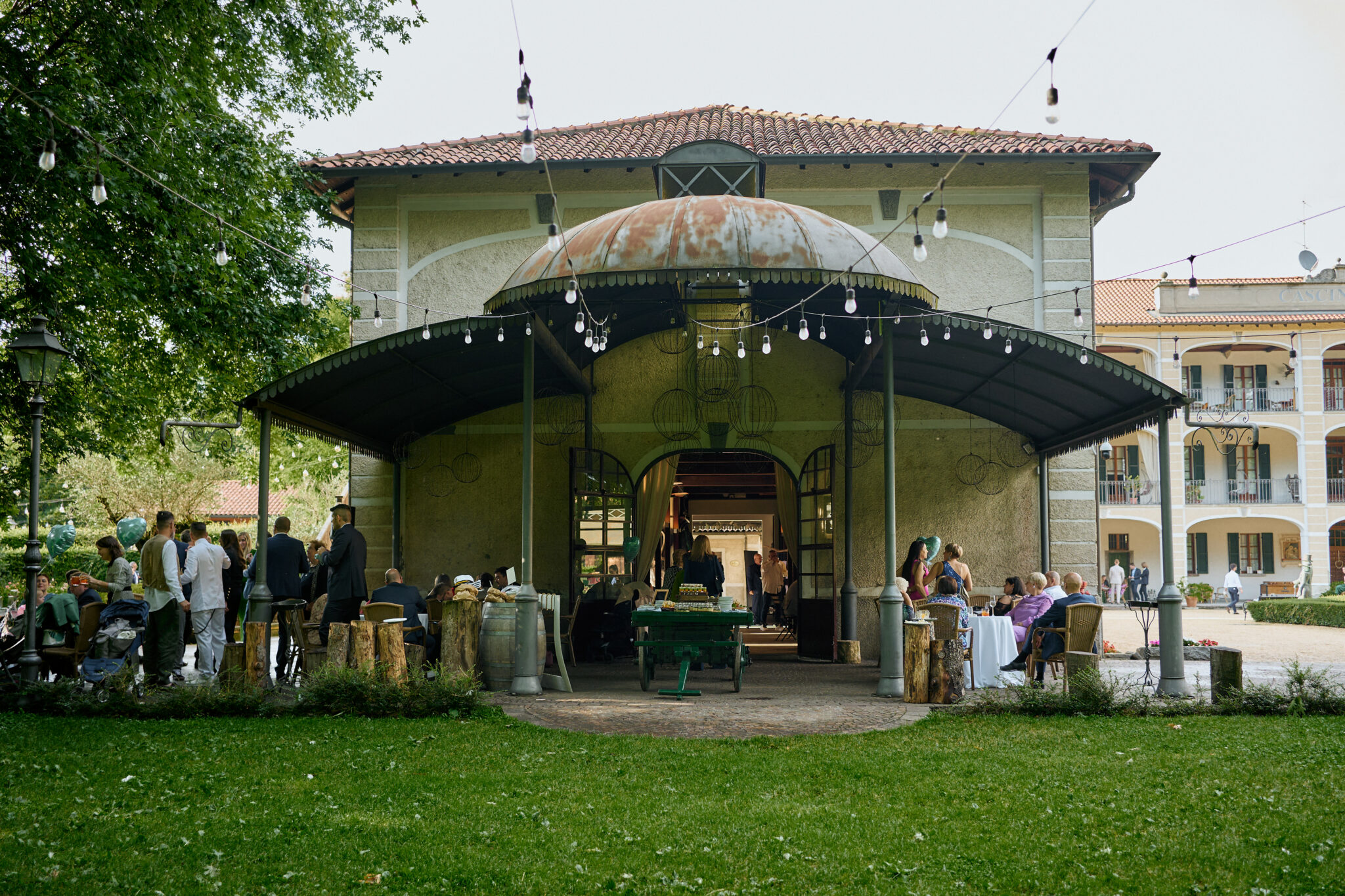 La facciata e il gazebo de La Lodovica